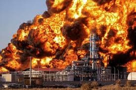 Israel Bom Depot Minyak Iran, 'Sungai' Api Menjalar di Teheran