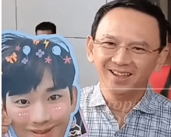 Ikut Hadiri Fan Meeting Kim Ji Won, Ahok Pegang Gambar Kim Soo Hyun dan Duduk Bareng Fans